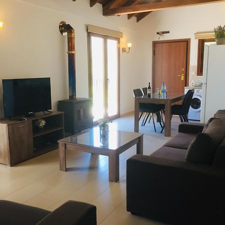 Love Holiday Suite 2 Tris Elies Exterior foto