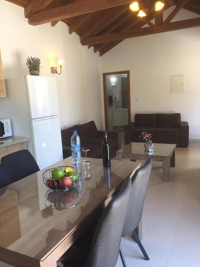 Love Holiday Suite 2 Tris Elies Exterior foto