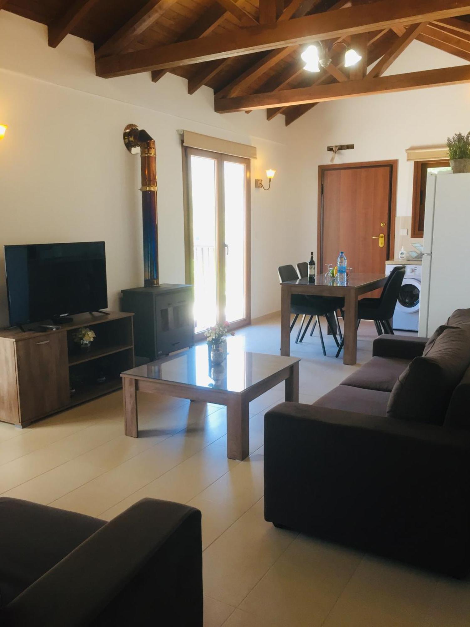 Love Holiday Suite 2 Tris Elies Exterior foto